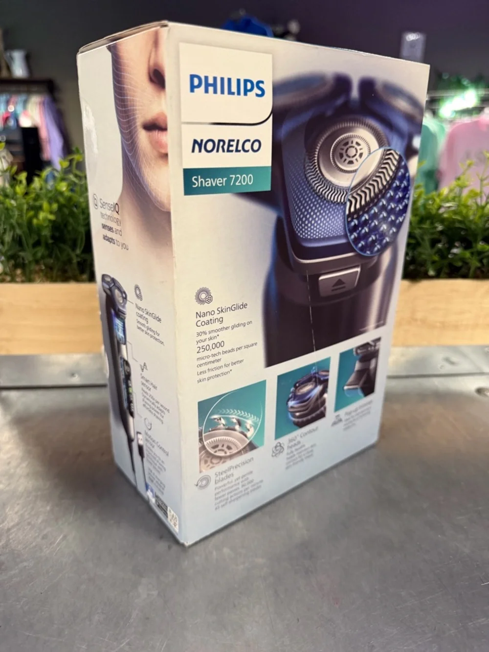 Philips Norelco Shaver 7200 Electric Razor (NEW)